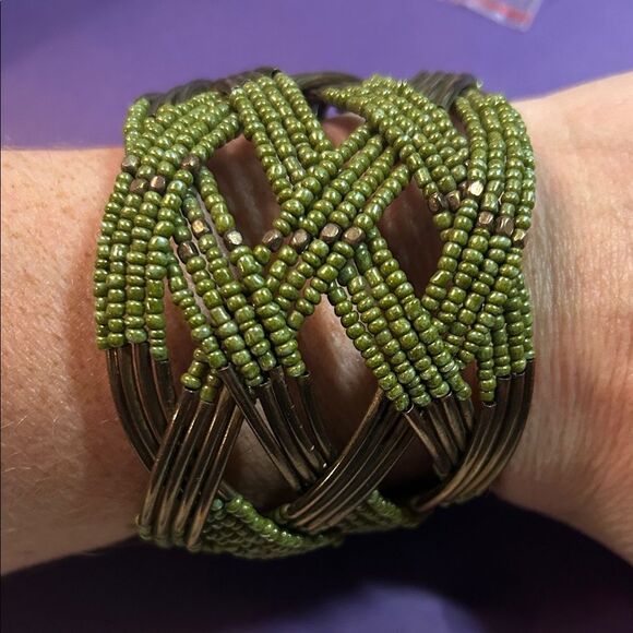 Elegant Green Beaded Bracelet - Picture 1 of 4